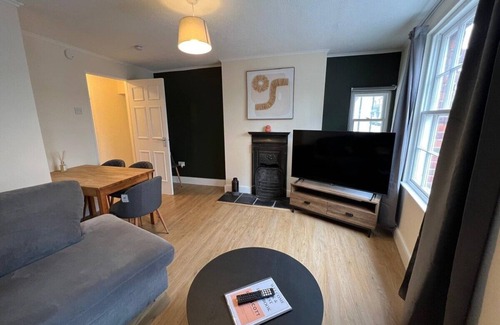 Abingdon Apartment | Newly Refurbished 2 BR Flat by Prescott Apartments