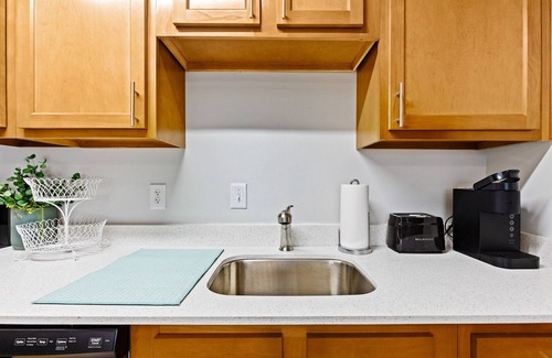 Lawrence Apartment | Newly Remodeled 2BR/1BA Apt - Close To It All!