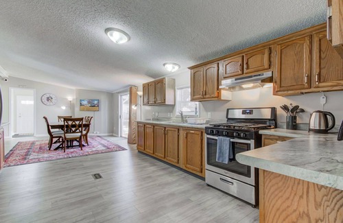 Muncie House | Newly Remodeled 5BR/3BA Home