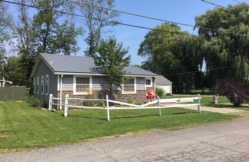 Lake Erie Beach Cottage | Newly remodeled Angola/Point Breeze, NY cottage on Lake Erie