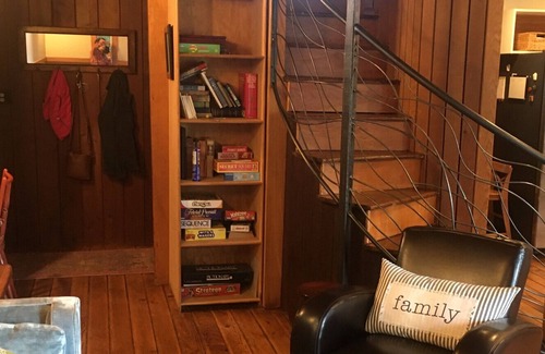 Truckee Cabin | Newly Remodeled Donner Lake cabin-31 night minimum