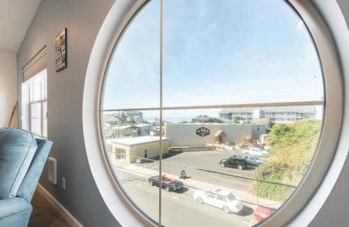 Newport House | Newly Remodeled Family Friendly Ocean View - Oceanic Mirage