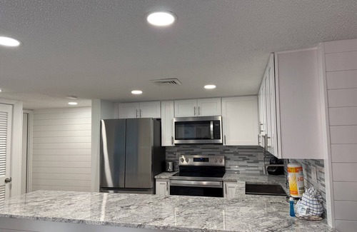 Holiday Isle Condo | 🌴 Newly Remodeled Gulf-Front Condo 🌊 | Sleeps 8 | Stunning Views