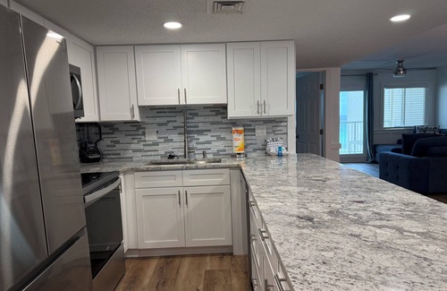 Holiday Isle Condo | 🌴 Newly Remodeled Gulf-Front Condo 🌊 | Sleeps 8 | Stunning Views