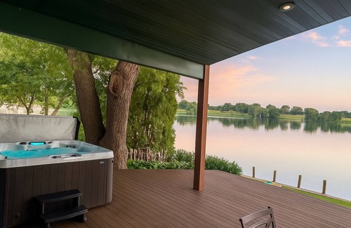 Nashua House | NEWLY REMODELED HOME ON CEDAR LAKE WITH 8-PERSON HOT TUB & PRIVATE BEACH AREA