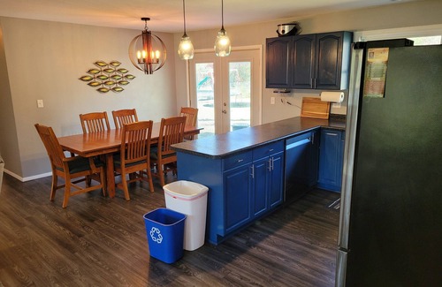 Rothschild House | Newly Remodeled In The heart Of The Suburbs