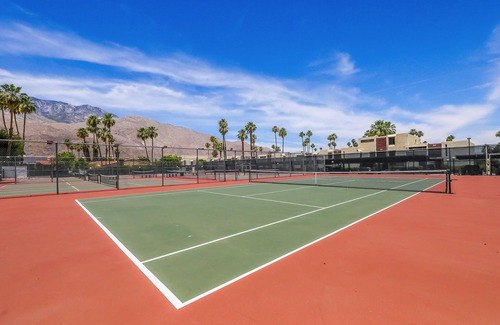 Twin Palms Condo | Newly Remodeled Modern Palm Springs Condo 1B1B King Size Bed