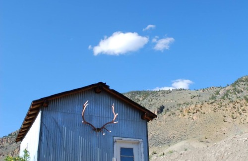 Gardiner House | Newly remodeled on 13 Acre horse ranch. 5 mins from Yellowstone National Park