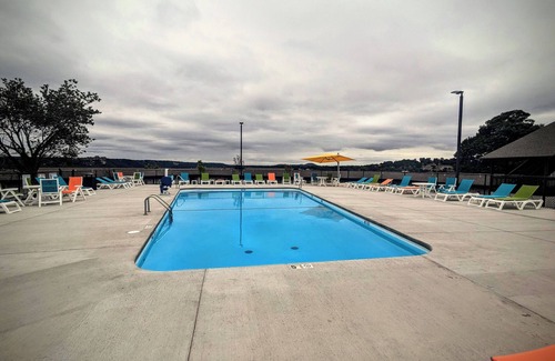 Kimberling City Condo | NEWLY REMODELED TABLE ROCK LAKEFRONT RESORT-nPOOL-FUN-LAKE ACCESS