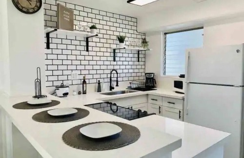 McCully - Moiliili Condo | Newly Remodeled Waikiki Condo 2BR/1BA