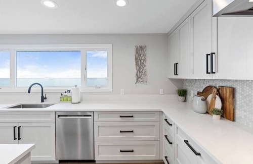 Oak Harbor House | Newly Remodeled Waterfront Whidbey Island, Hot Tub