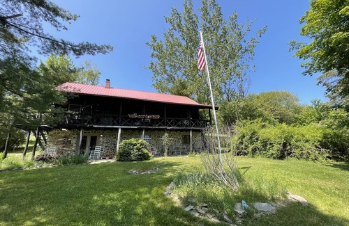 Middlebury Center Cabin | Newly renovated: Million Dollar Mountain View Getaway!