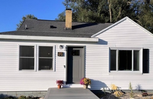 Roseland House | Newly Renovated 2 BR Home (8 min from ND Stadium)