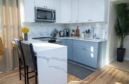 East New York House | *Newly renovated 2BR/5 min train walk, Free WiFi*