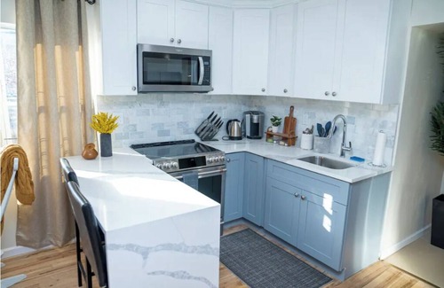 East New York House | *Newly renovated 2BR/5 min train walk, Free WiFi*