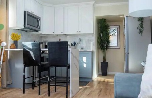 East New York House | *Newly renovated 2BR/5 min train walk, Free WiFi*