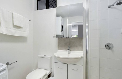 North Ward Apartment | Newly renovated 2BR apartment. The Strand offers 2.5km of stunning walkway!