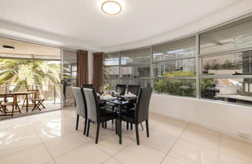 Fortitude Valley Apartment | Newly Renovated 3BR Apartment 2 Parking Spaces Pool Gym City Views Walk to Shops