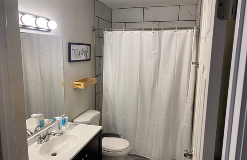 Milwaukee Apartment | Newly renovated Apartment West Allis, WI