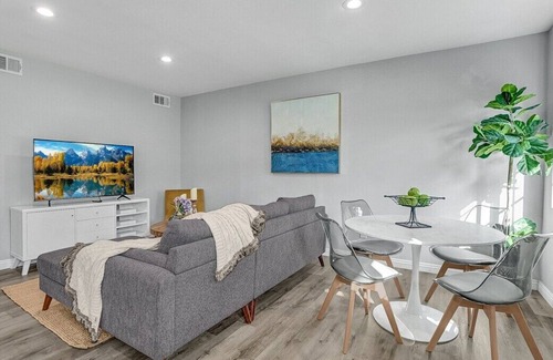 Arcadia House | NEWLY Renovated Arcadia Home | Queen Bed 3BR/2.5BA