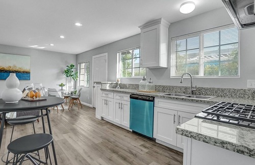 Arcadia House | NEWLY Renovated Arcadia Home | Queen Bed 3BR/2.5BA