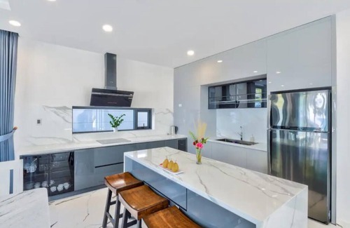 Ngu Hanh Son House | Newly Renovated Beachfront Villann