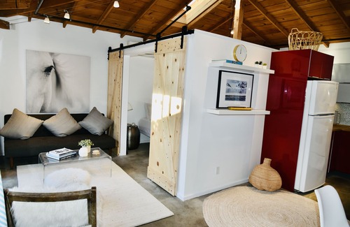 Venice House | Newly renovated bungalow walking distance to the beach