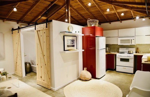 Venice House | Newly renovated bungalow walking distance to the beach