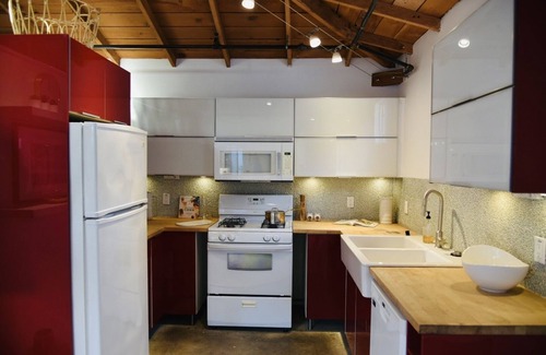 Venice House | Newly renovated bungalow walking distance to the beach