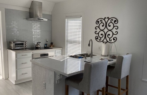 Hypoluxo Cottage | Newly renovated cottage located few houses from intercoastal