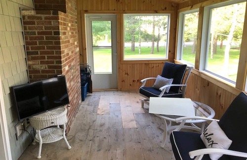 Kennebunkport House | Newly renovated cottage only a stroll to the beach