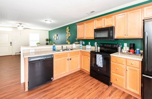 Hubert House | Newly Renovated-Central Jacksonville/Lejeune/Beach