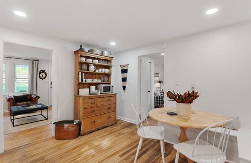 Franklin Cottage | Newly Renovated Charming Little Leiper's Cottage