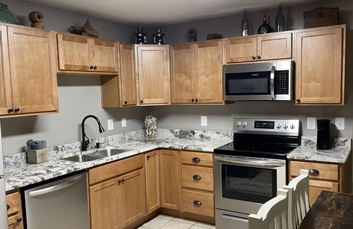 Navarre House | Newly Renovated Close to the Beach