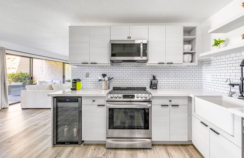 Keauhou Condo | Newly Renovated Condo with SUP Paddle Boards and Golf Clubs Included
