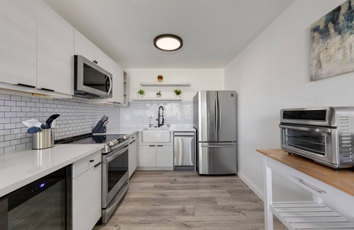 Keauhou Condo | Newly Renovated Condo with SUP Paddle Boards and Golf Clubs Included