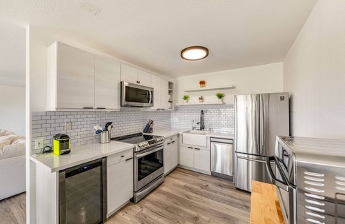 Keauhou Condo | Newly Renovated Condo with SUP Paddle Boards and Golf Clubs Included