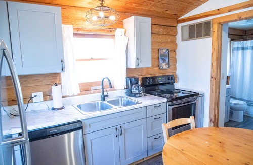 Shell Knob Cabin | Newly Renovated! Cozy Lakefront Cabin on Table Rock - Timbers 6