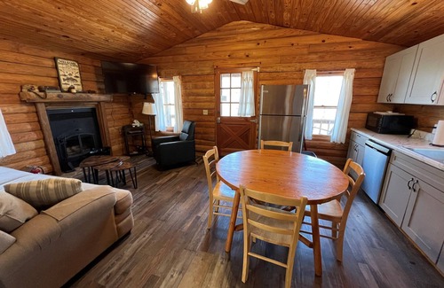 Shell Knob Cabin | Newly Renovated! Cozy Lakefront Cabin on Table Rock - Timbers 6