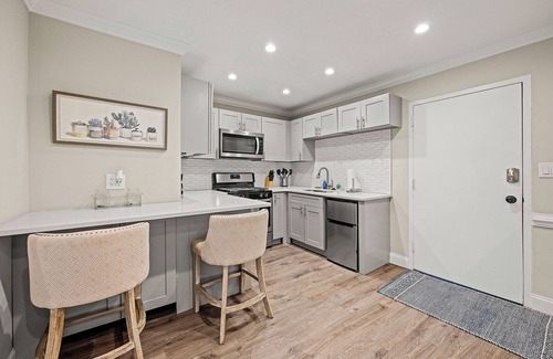 Peachtree Center Apartment | Newly Renovated Downtown Atlanta Condo with Pool Access, AC, and Wi-Fi- 2104