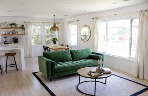 Riviera - Westchester House | Newly Renovated Gem - Contemporary Downtown House