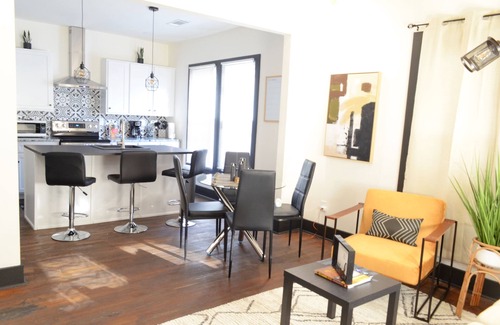 Washington Park House | Newly renovated home in Downtown Atlanta near Mercedes Benz Arena