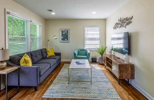 Memphis House | Newly renovated home near U of M & Botanic Gardens