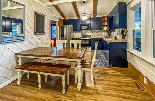 Lake Waccamaw House | Newly renovated lake house with beautiful three landing pier!