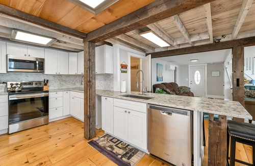 Weirs Beach House | π Newly Renovated Lakeside Haven β Your Premier Retreat! π‘ππ€