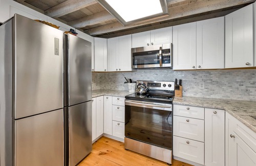 Weirs Beach House | π Newly Renovated Lakeside Haven β Your Premier Retreat! π‘ππ€