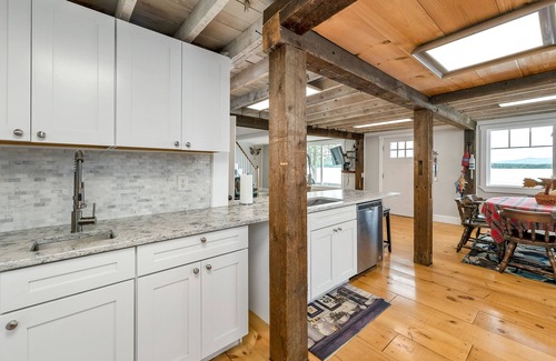 Weirs Beach House | π Newly Renovated Lakeside Haven β Your Premier Retreat! π‘ππ€