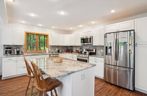 Old Timberline House | Newly renovated mountain home is sure to give you a Peaceful Easy Feeling!
