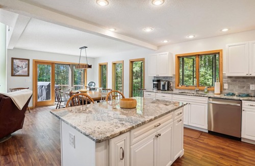 Old Timberline House | Newly renovated mountain home is sure to give you a Peaceful Easy Feeling!