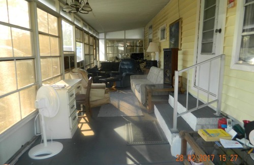 Largo House | Newly Renovated Mobile home for rent in a 55+ park 2 bdrm/ 1 bath, min 3 month